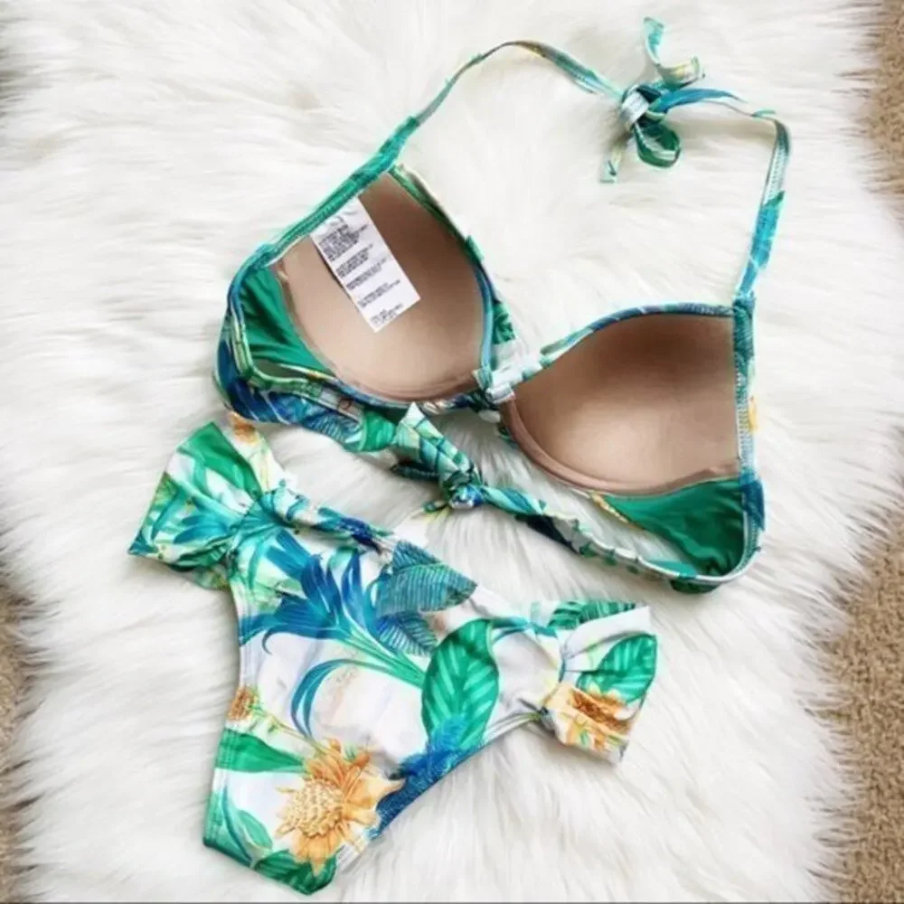 AngelBellas floral leaves